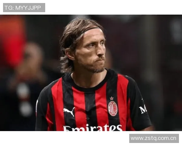 米兰2526赛季全家福揭晓阿莱格里与莫德里奇同框引发热议 米兰2526赛季全家福揭晓阿莱格里与莫德里奇同框引发热议