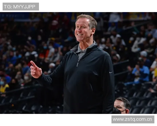 勇士助教斯托茨与昔日爱徒利拉德赛前亲切交流回忆共事岁月 勇士助教斯托茨与昔日爱徒利拉德赛前亲切交流回忆共事岁月