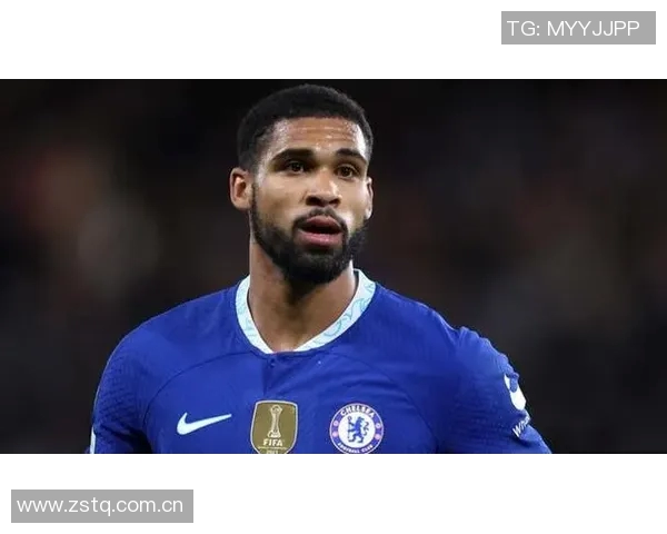 奇克重返英格兰国家队七年后获赠纪念帽子表达喜悦之情 奇克重返英格兰国家队七年后获赠纪念帽子表达喜悦之情