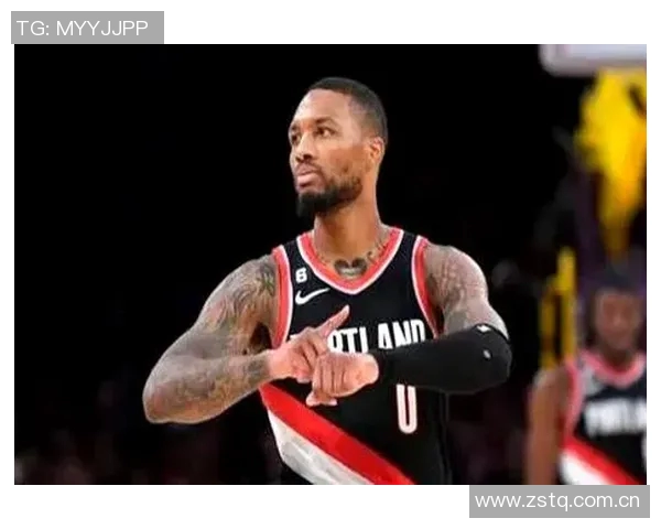 开拓者社区活动精彩瞬间杨瀚森与利拉德亲密互动回馈球迷