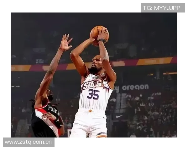 布克强势表现引领球队胜利19投10中斩获31分5篮板3助攻1抢断