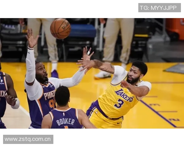 蒙蒂对布克表现赞赏期待外界关注他的成长与贡献